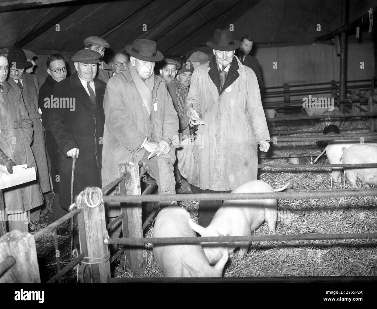 1950s vintage black white mono men hi-res stock photography and images ...