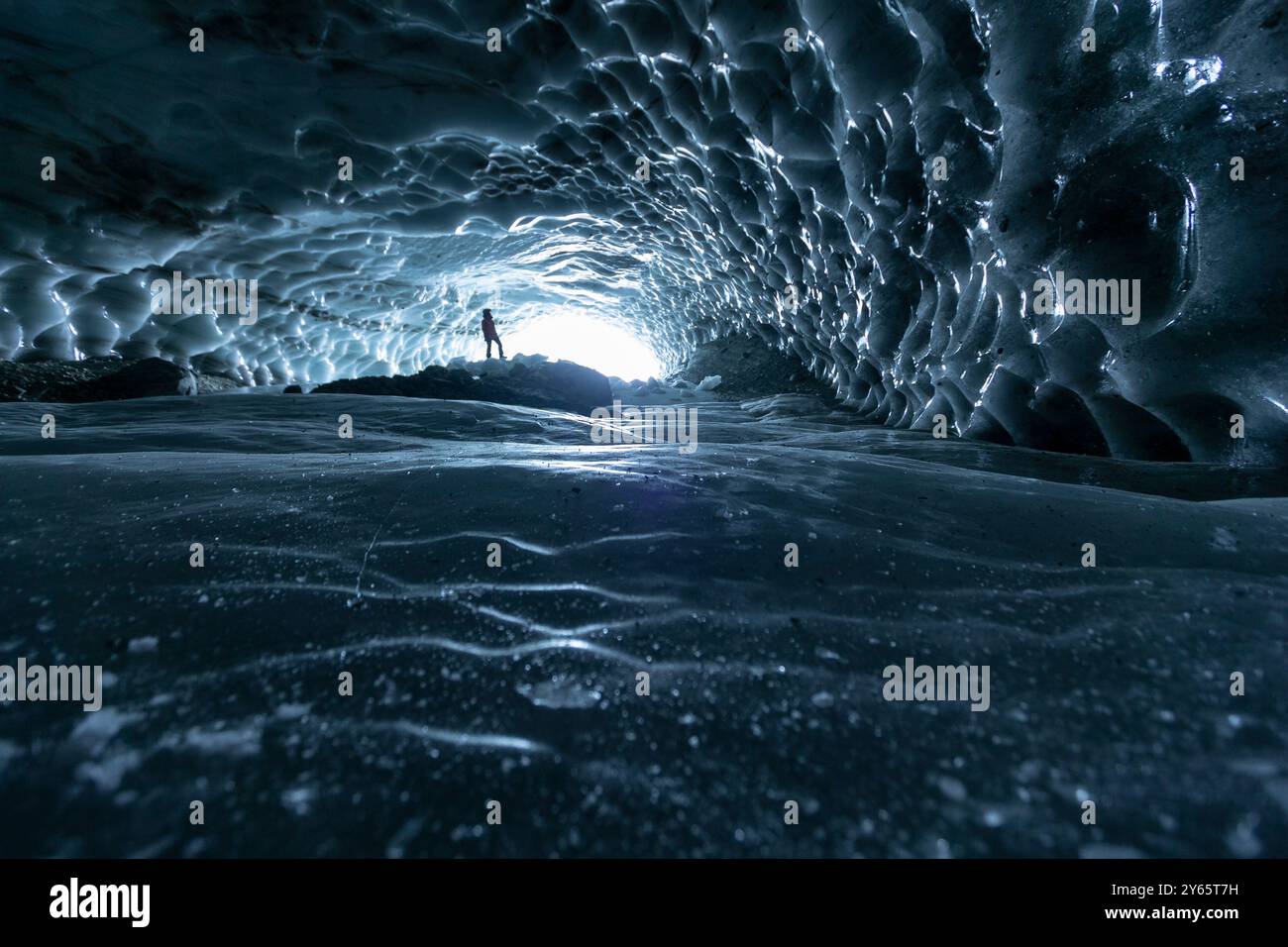 Ice Reflectig Light Ice reflecting light on floor hi-res stock photography and images - Alamy