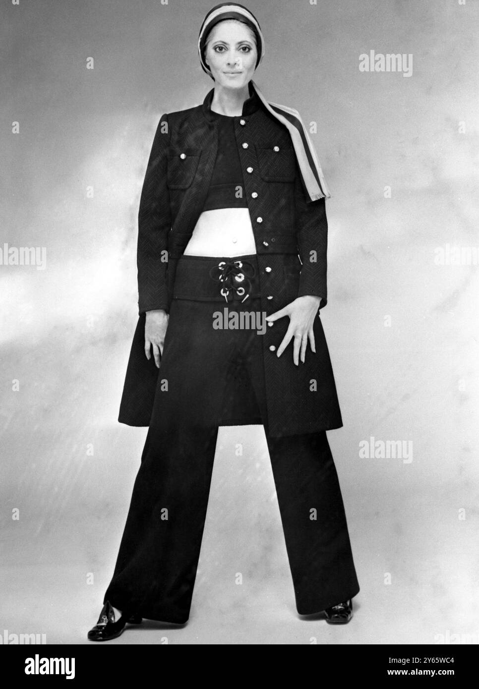 Yves saint laurent Black ロングマント Yves saint laurent Black ロングマント