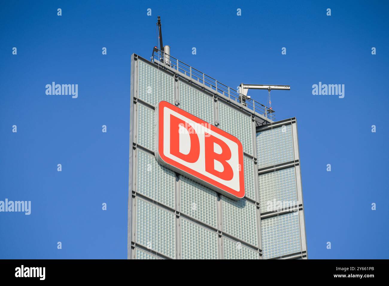 Logo Deutsche Bahn DB, Hauptbahnhof Südseite, Washingtonplatz, Moabit ...