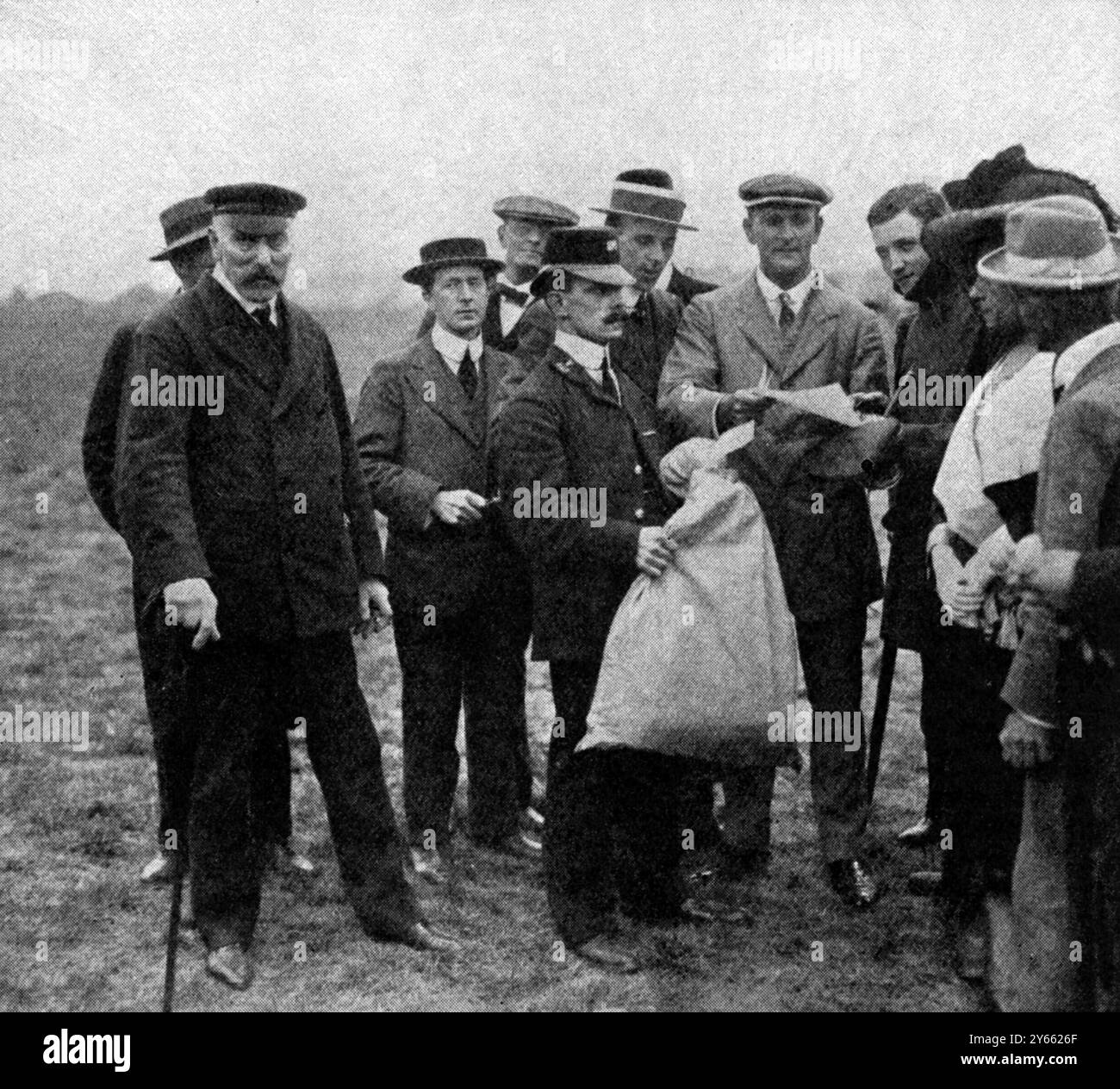 The first aerial postman receiving the first bag of mail for carriage by air :  Gustav Hamel signing the official receipt September 1911 Stock Photo