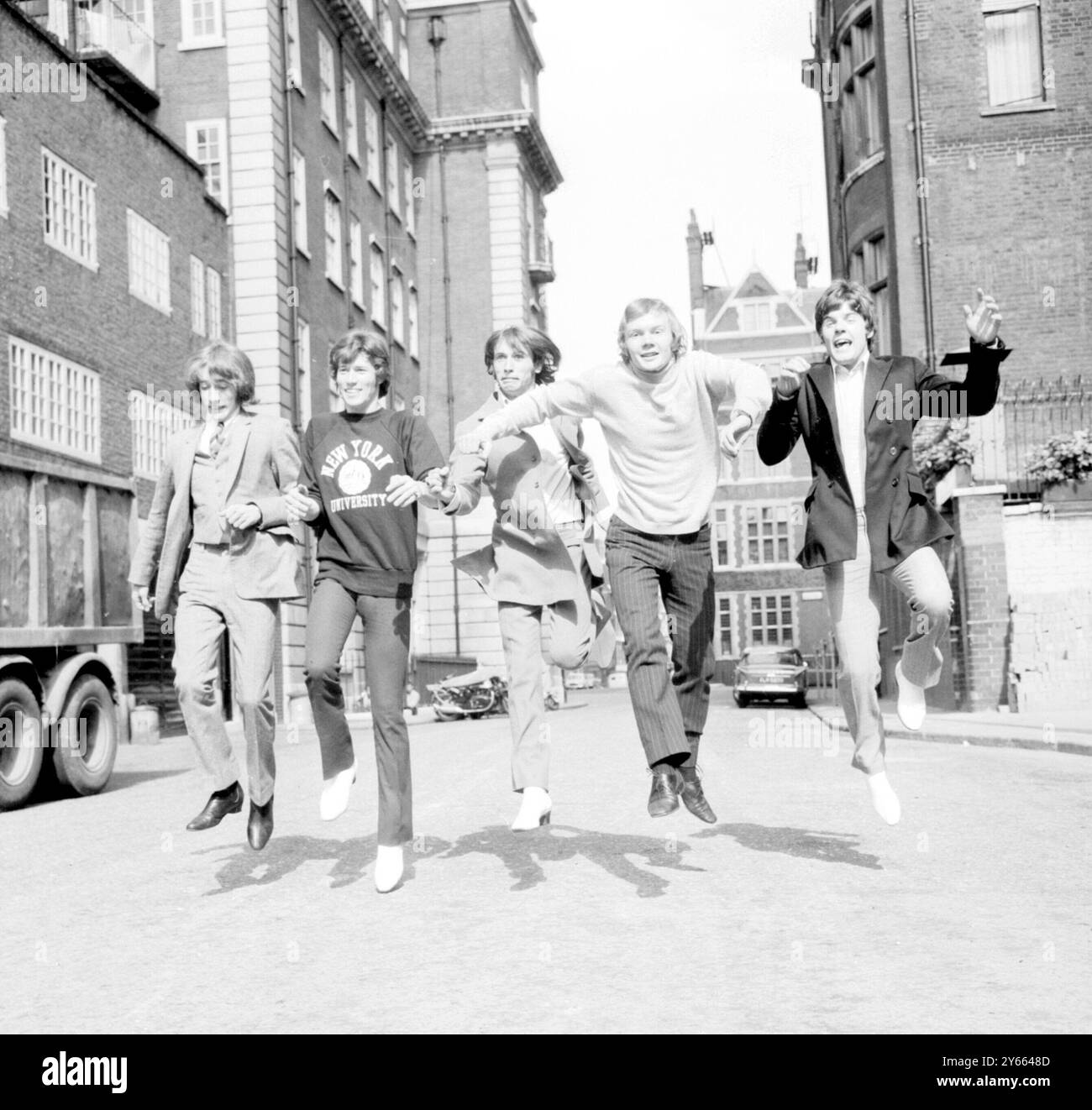 The pop group ' Bee Gees' seen in London, 9th August 1967. Left to Right, Robin Gibb,17, Barry Gibb,20, Maurice Gibb,17, Colin Peterson, 19 and Vince Melouney,22. Stock Photo