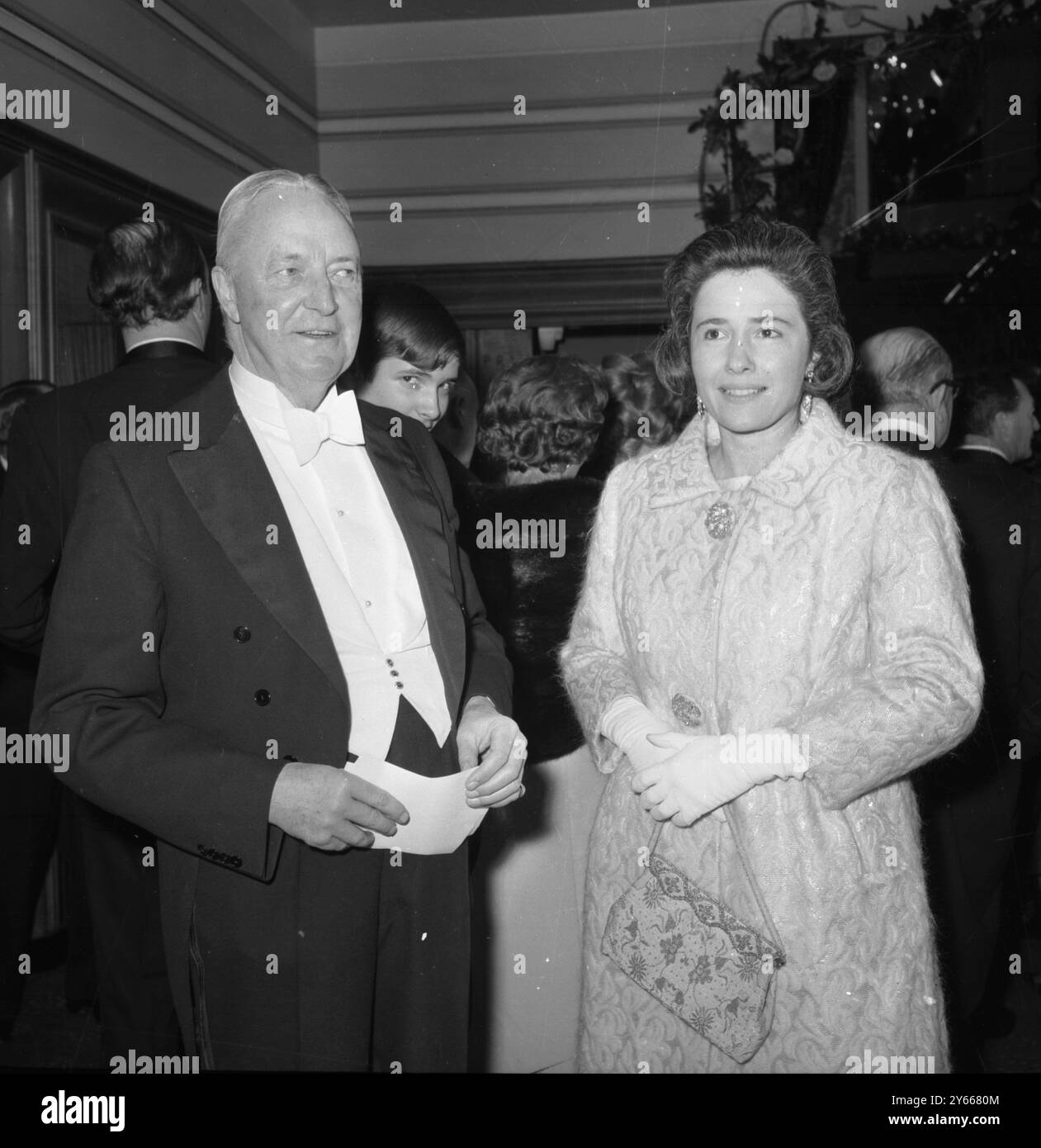1960s cinema guests hi-res stock photography and images - Alamy