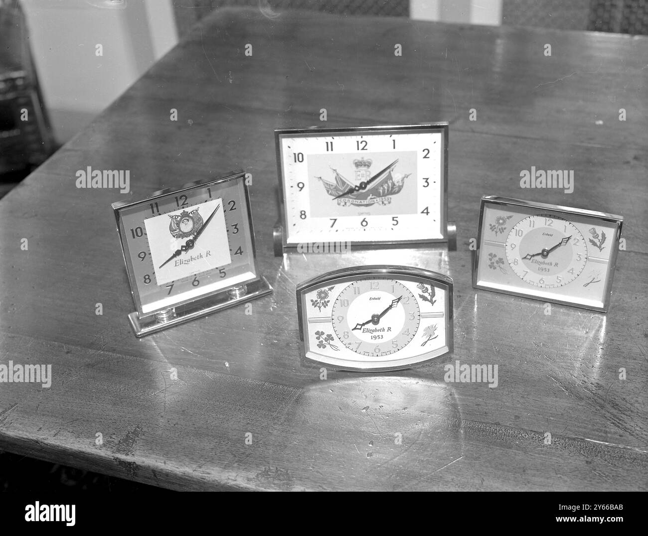 London: clock produced by London Firm as Coronation souvenirs. shows  the Queen,s Cipher, a crown and the E.R.II monogram. 19 January 1953 Stock Photo