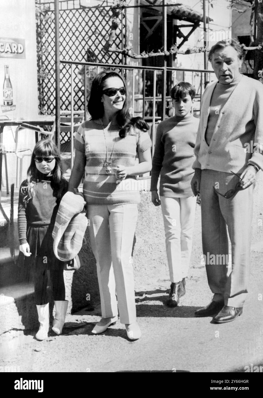 Cap Ferrat French Riviera Liz Taylor and Richard Burton stroll tourist fashion through the seaside resort with Elizabeths daughter Maria (6) and son Christopher 13th April 1967 Stock Photo