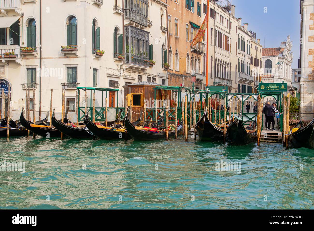 Gondolas tied in row hi-res stock photography and images - Alamy