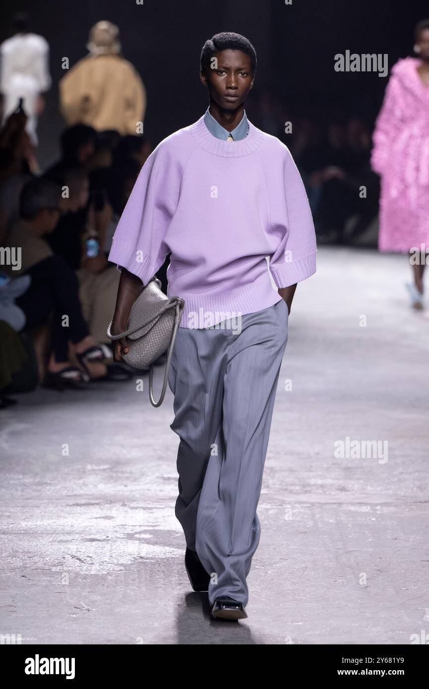 Bottega veneta spring summer 2025 hi-res stock photography and images ...