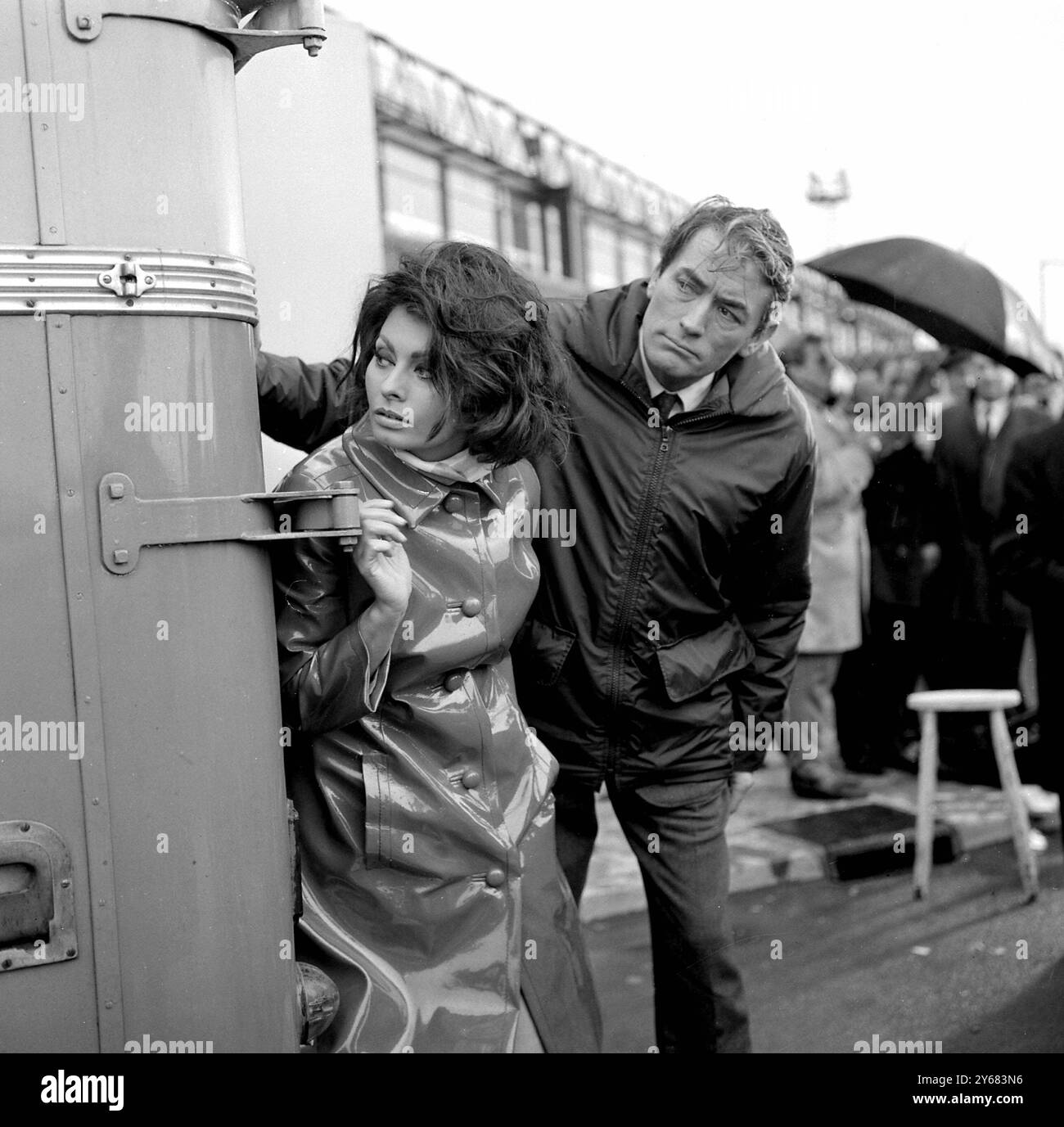 Sophia loren gregory peck arabesque hi-res stock photography and images ...