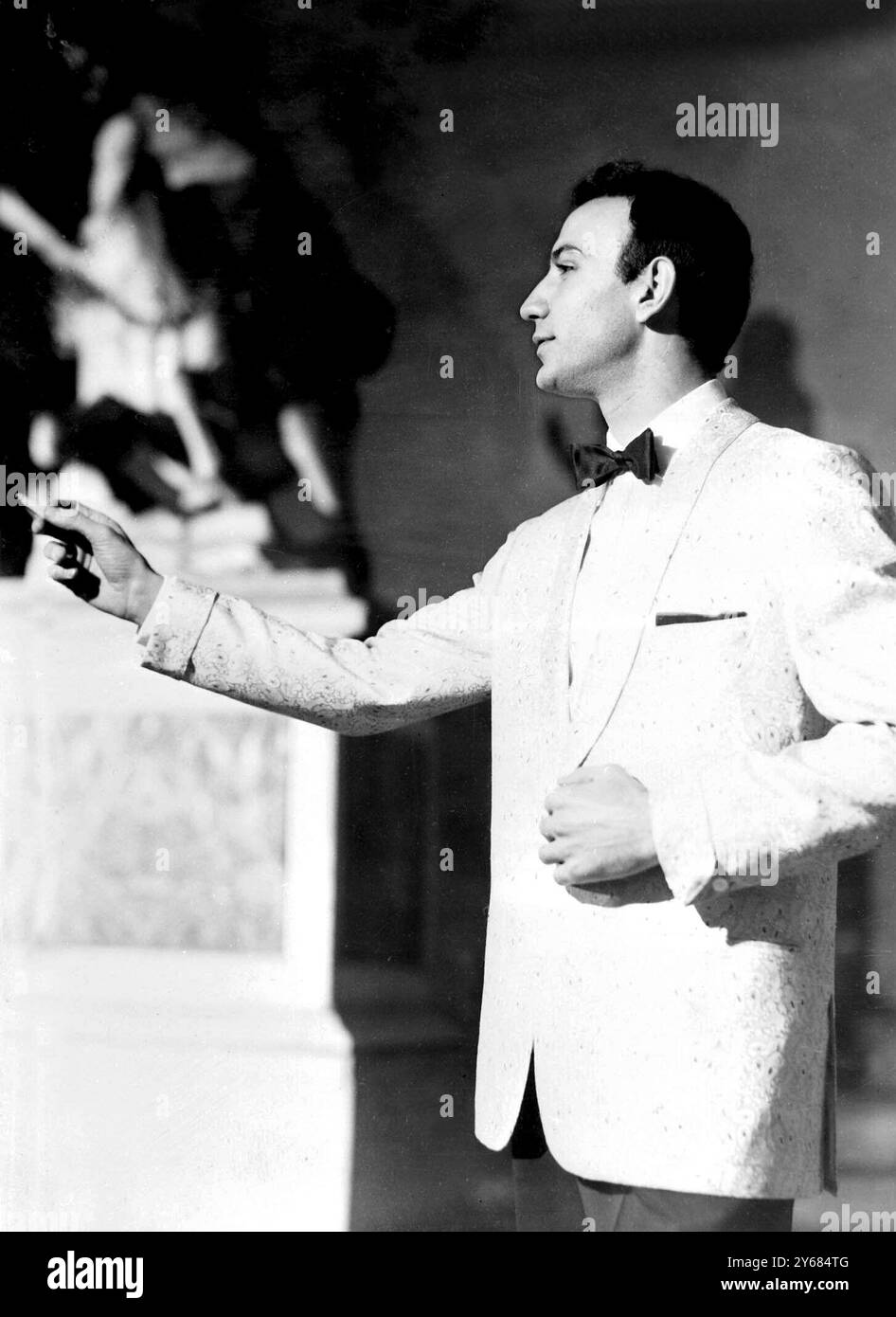 White dinner jacket hi res stock photography and images Page 2 Alamy
