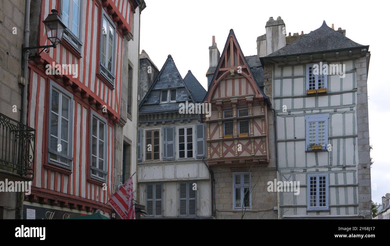 historic-half-timbered-houses-in-vannes-france-showcasing-traditional