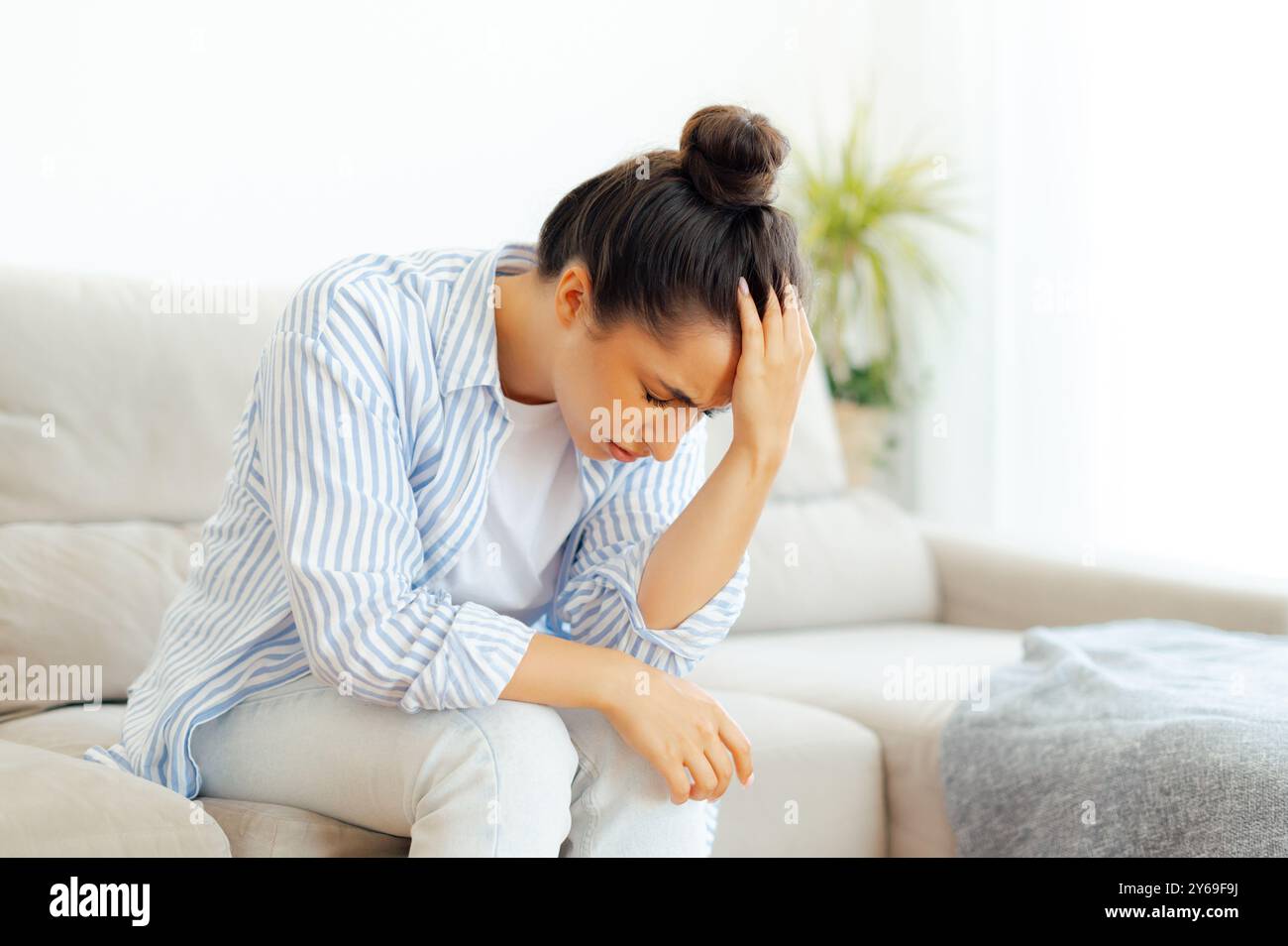 Overwork Depression Woman feels anxiety symptom depression hi-res stock photography and ...