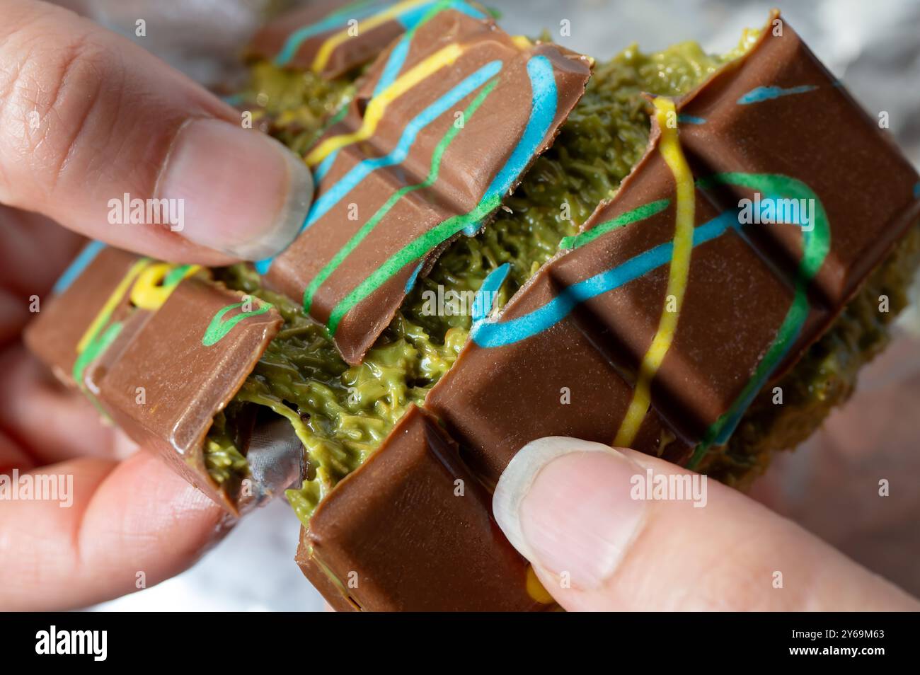 Pistachio Kunafa Chocolate Bar Hi res Stock Photography And Images Alamy Pistachio kunafa chocolate bar hi res stock photography and images alamy