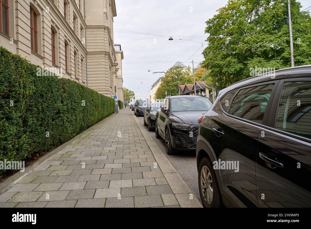 Luxus Parkieren Auf Der Strasse Bildernull