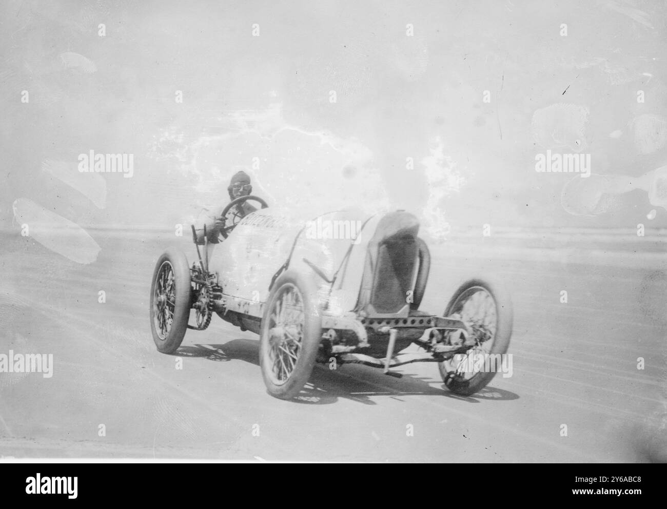 Race car driver Bob Burman and his 'Blitzen Benz', between ca. 1910 and ca. 1915, Automobile racing, Glass negatives, 1 negative: glass; 5 x 7 in. or smaller. Stock Photo