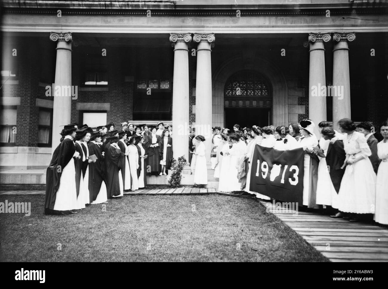 Class of 1913 hi-res stock photography and images - Alamy