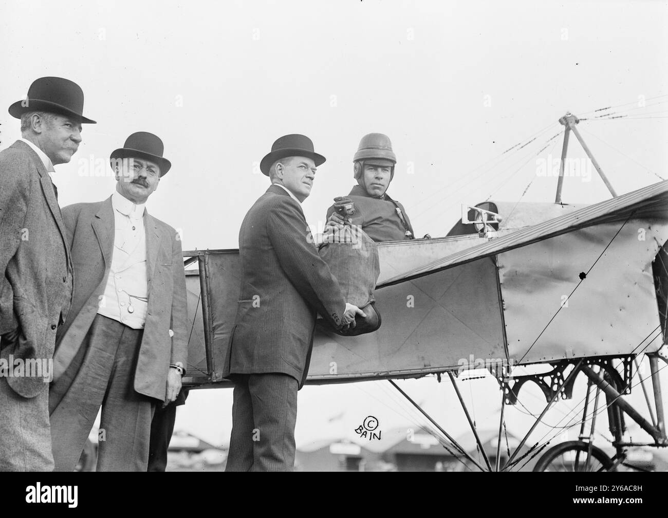 P.M. Morgan, P.M.G. Hitchcock, & Ovington, Photo shows the first official airmail flight in the United States with pilot Earle Lewis Ovington (1879-1936) in a Bleriot XI airplane, Postmaster General Frank Harris Hitchcock (1867-1935) and Edward M. Morgan, postmaster of New York, September 23, 1911. Photograph was taken at the Nassau Boulevard Aerodrome International Aviation Meet, Garden City, Long Island, New York., 1911 Sept. 26, Air pilots, Glass negatives, 1 negative: glass; 5 x 7 in. or smaller. Stock Photo