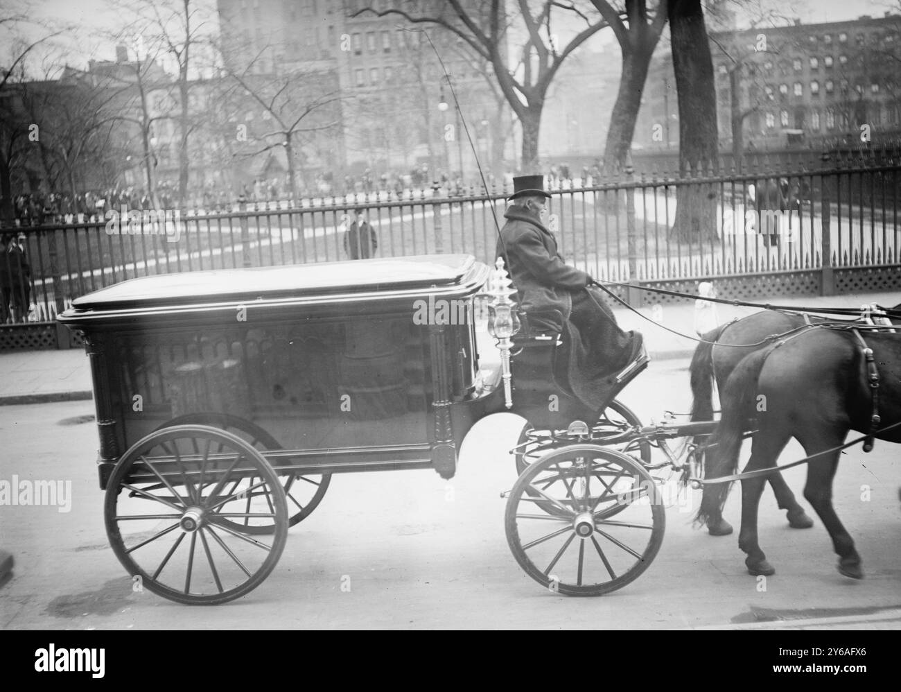 J.P. Morgan hearse, Stuyvesant Sq., Photo shows funeral of financier John Pierpont Morgan (1837-1913) which took place on April 14, 1913 in New York City., 1913 April 14, Glass negatives, 1 negative: glass; 5 x 7 in. or smaller. Stock Photo