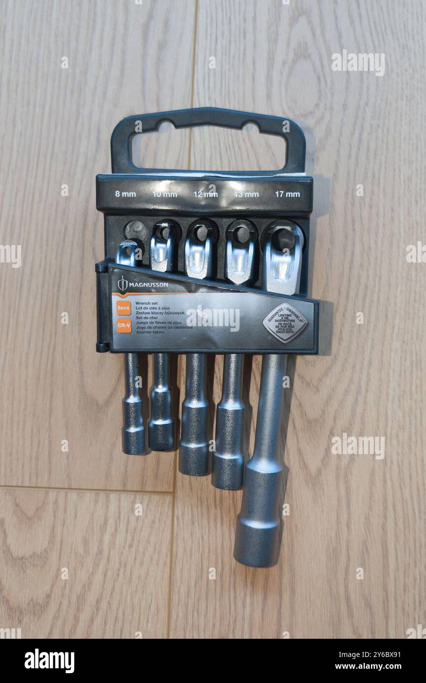 File:Magnuson Computer Systems logo.svg - Wikimedia Commons, image size:866x1390