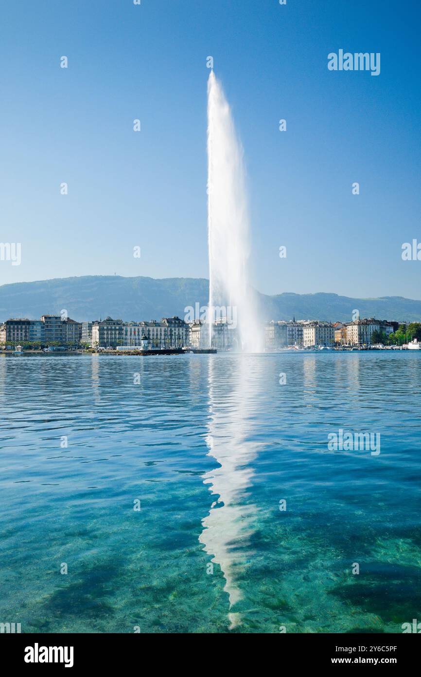 The Jet d'eau, the landmark of the city of Geneva, in Lake Geneva ...