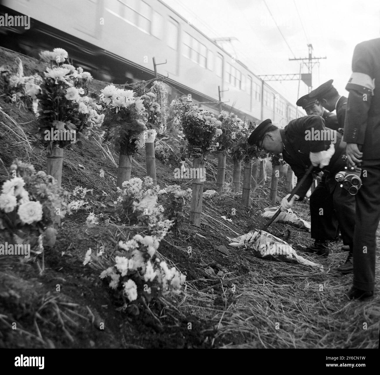 和箪笥の傷写真 Japan rail Black and White Stock Photos & Images - Alamy