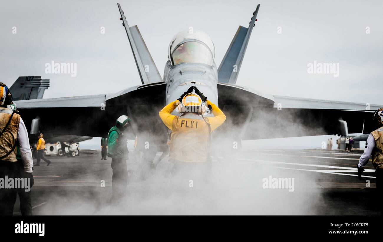 Aviation Boatswain’s Mate (Aircraft Handling) 3rd Class Airman Kareem Crump, from Chicago, assigned to air department’s flight deck crash and salvage Stock Photo