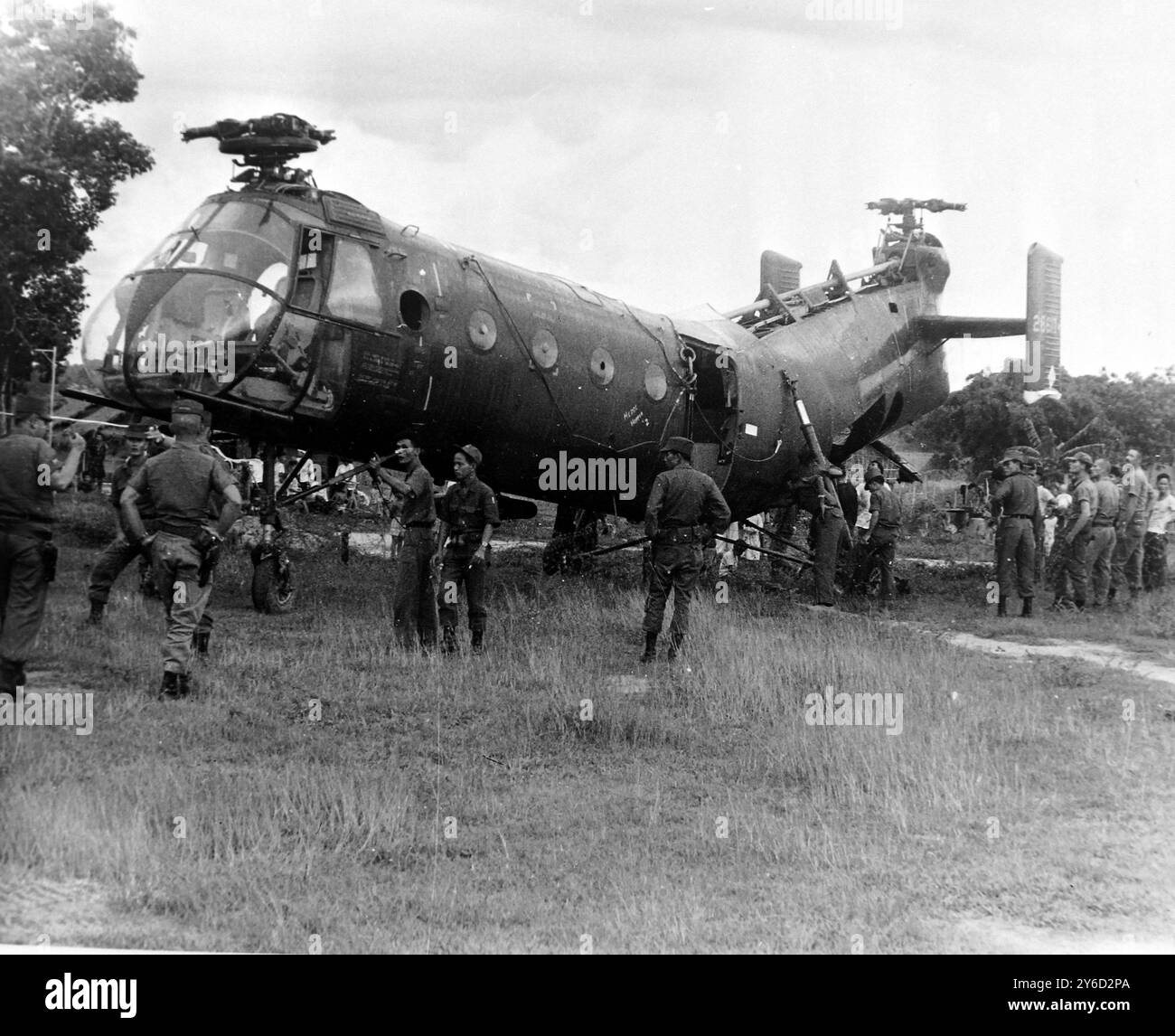 洋書 ARMY AVIATION IN VIETNAM 1961 1963 F-105 Thunderchief Units of the Vietnam War: : Combat