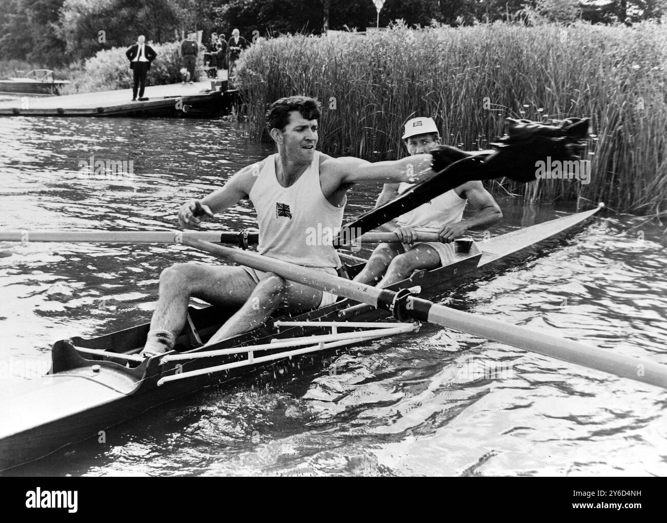 Rowing action hi res stock photography and images Alamy