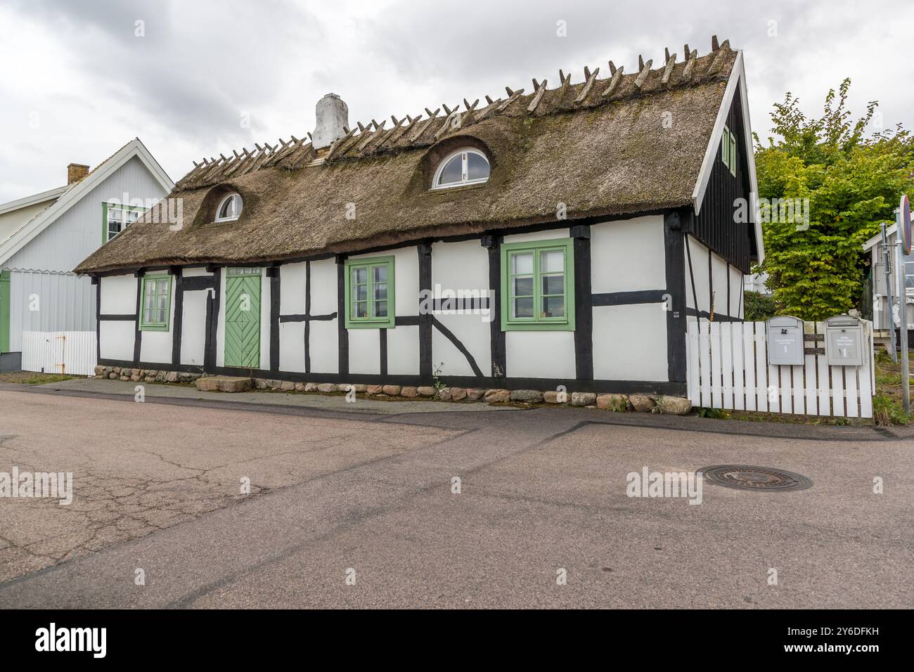 Picturesque houses in the harbour town of Arilds hamn. Vallstigen, Höganäs kommun, Skåne, Sweden Stock Photo