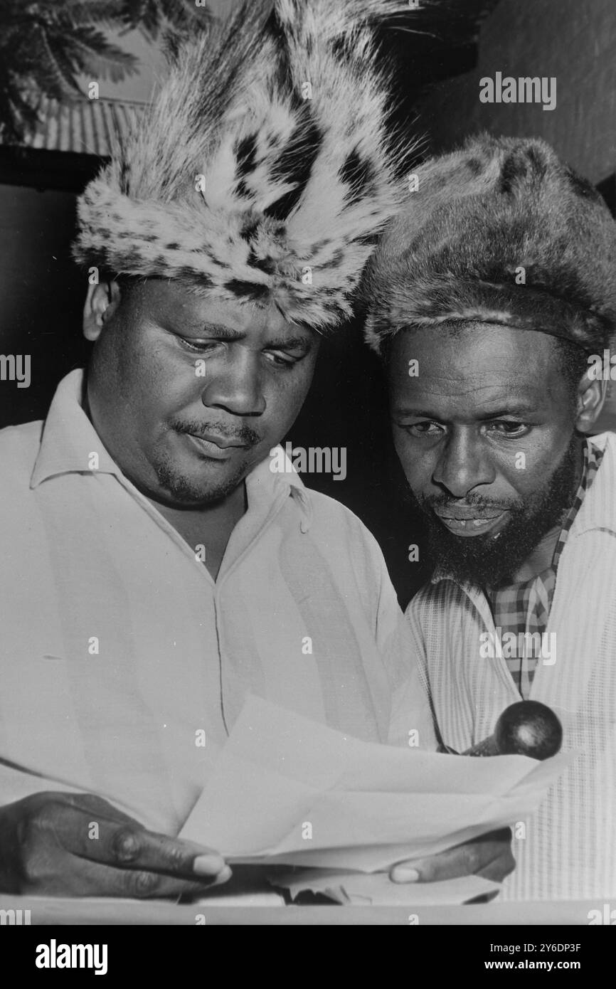 JOSHUA NKOMO AFTER TRIAL IN RUSAPE WITH ROBERT  CHIKEREMA /  ; 4 APRIL 1963 Stock Photo