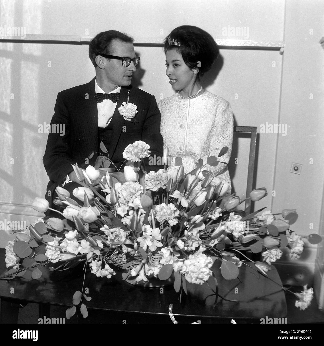 IRAN KHAVARI WEDS JOHN JOLLY IN LONDON /  ; 4 APRIL 1963 Stock Photo