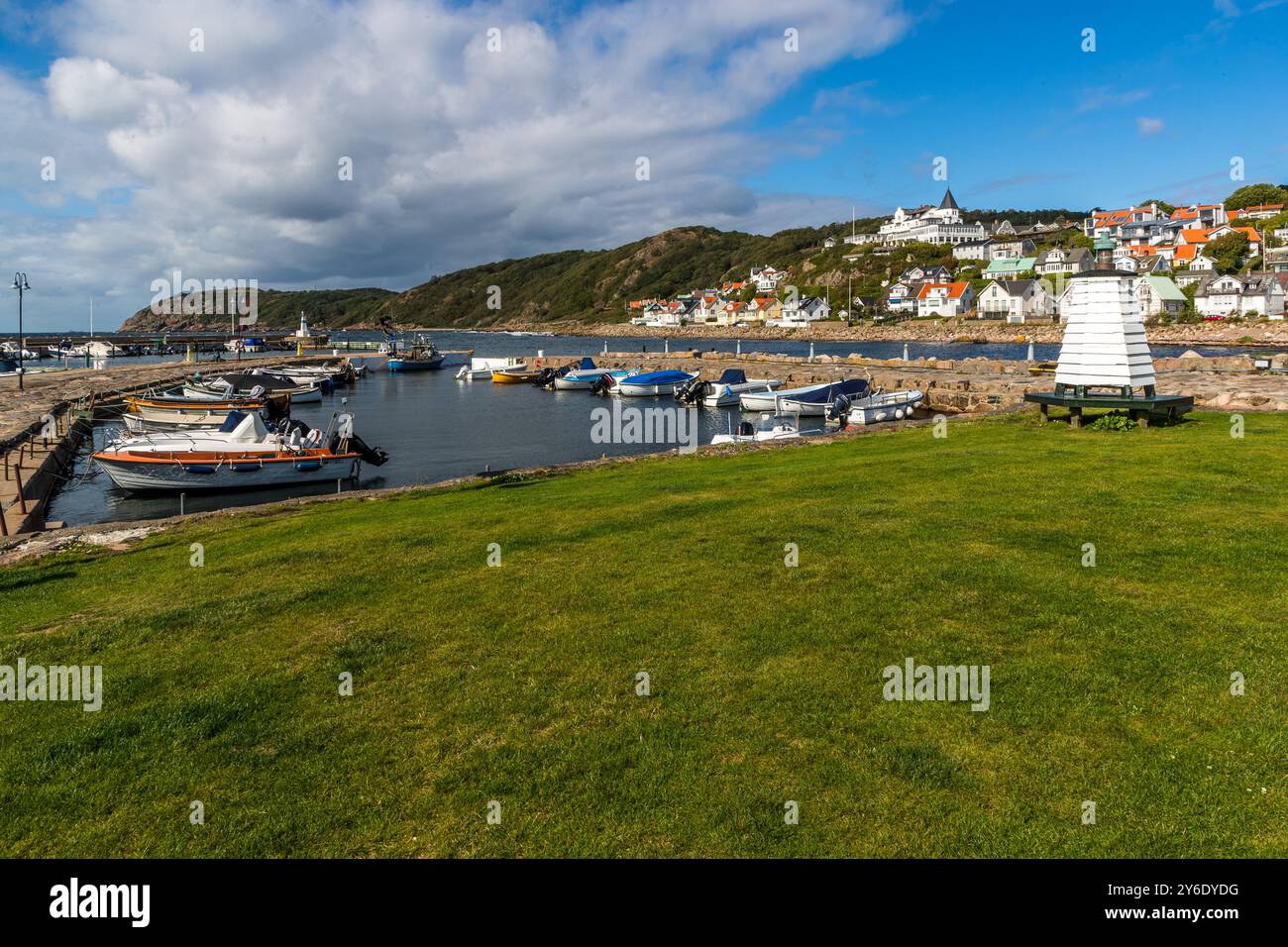 Mölle harbor, one of Sweden's first seaside resorts. Originally a small fishing village. Mölle became particularly famous because it was the first place in Sweden where men and women were allowed to bathe together. There are several well-preserved villas around Mölle harbor, such as the Grand Hotel Mölle. The harbour town of Mölle on the Kullaberg peninsula was a fashionable holiday resort a hundred years ago. Gyllenstjernas allé, Höganäs kommun, Skåne, Sweden Stock Photo