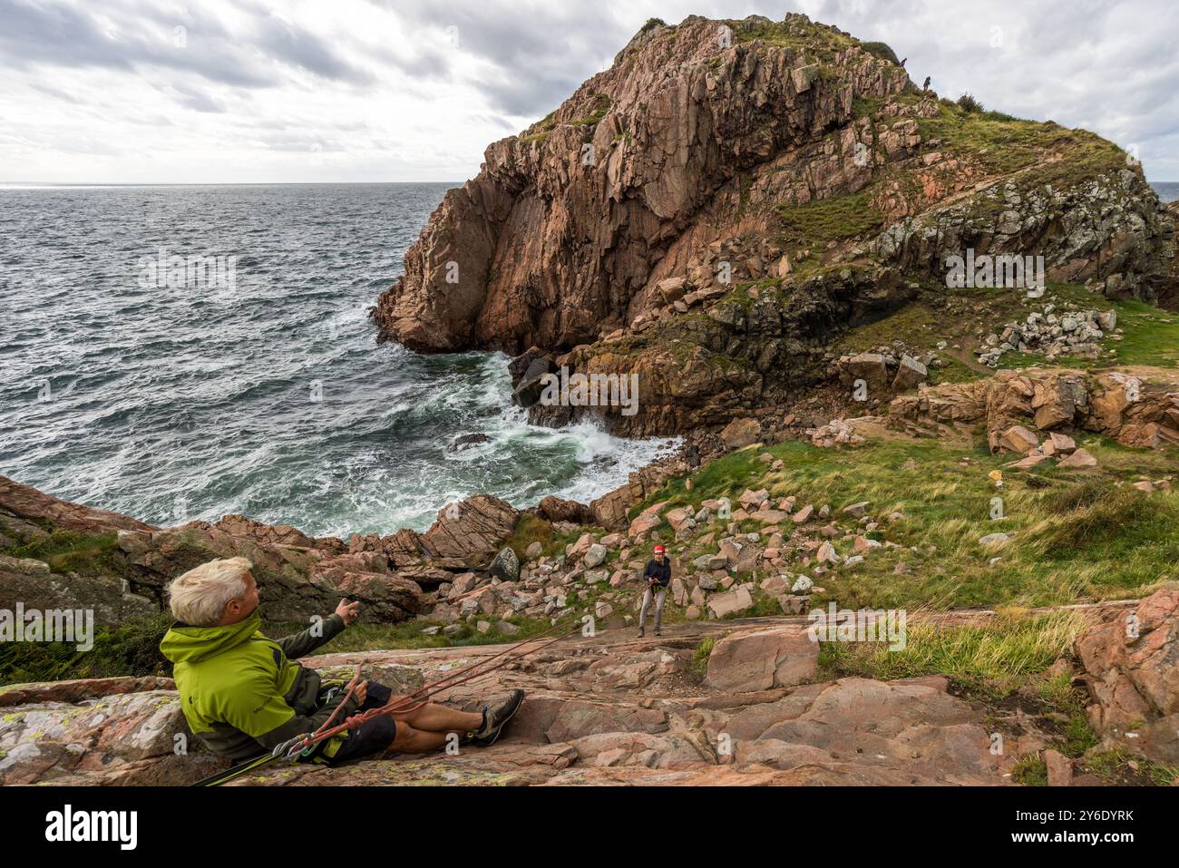 You can practise abseiling on the rugged rocks of the Kullaberg peninsula under the guidance of a guide. Italienska vägen, Höganäs kommun, Skåne, Sweden Stock Photo