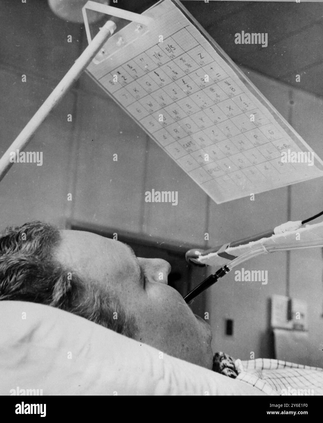 HOSPITAL DISABLE PERSON USING ELECTRIC CONTROLLER IN STOKE MANDEVILLE   ;  28 JANUARY 1963 Stock Photo