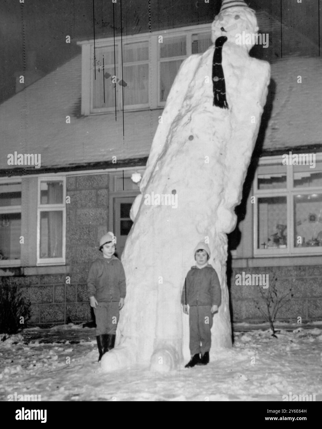 Huge snowman hi-res stock photography and images - Alamy Huge snowman hi-res stock photography and images - Alamy