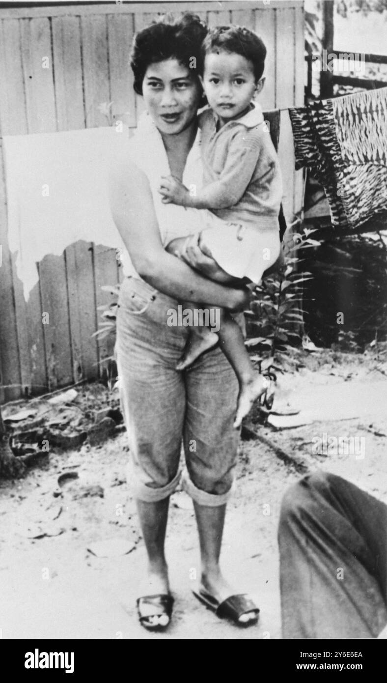 PRINCESS RAJA SHAMSHIATI WITH HER 4 YEAR OLD SON IN SINGAPORE ; 1 ...
