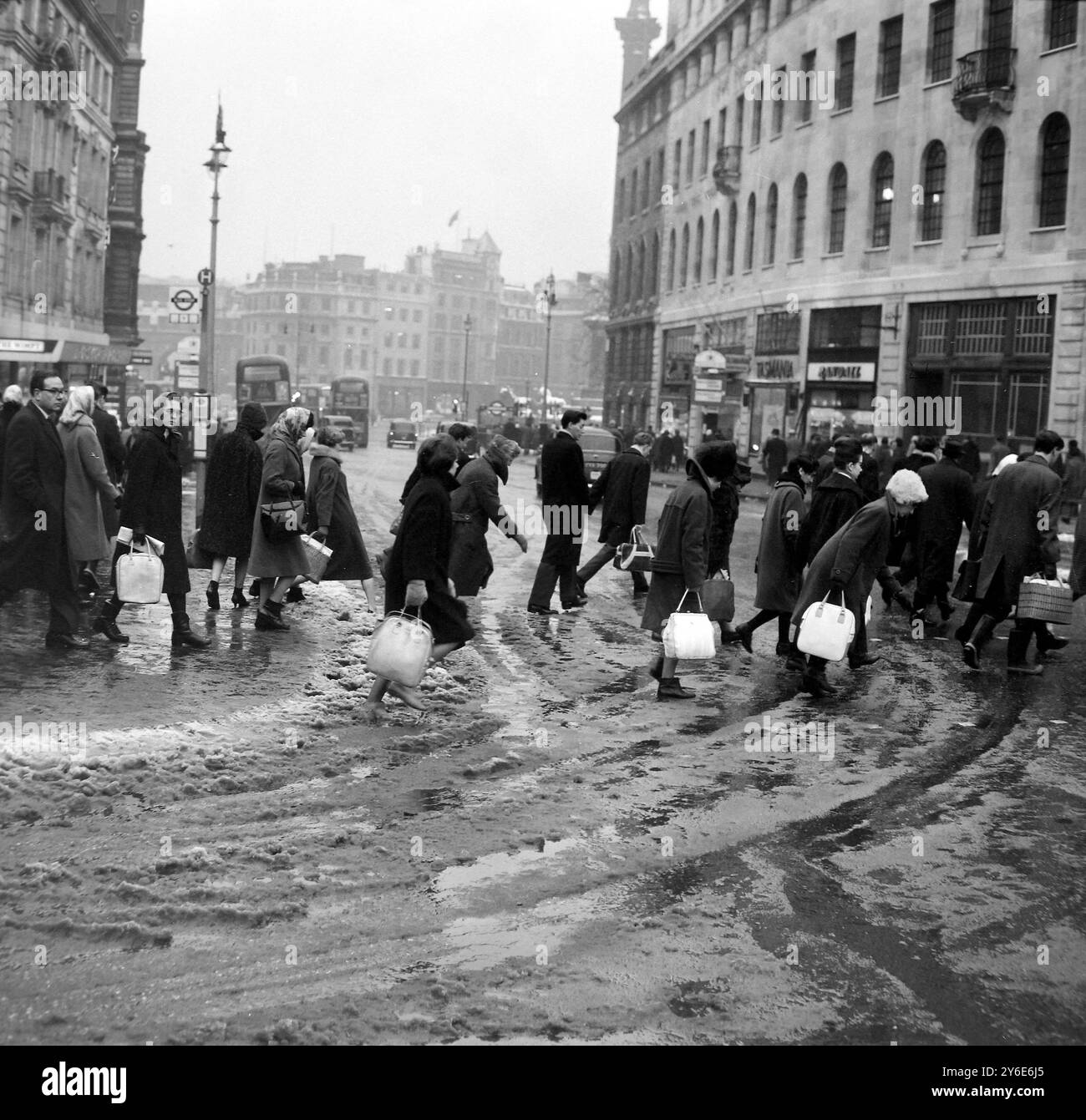 SNOW WORKERS CHARING CROSS STATION IN LONDON  ;  31 DECEMBER 1962 Stock Photo