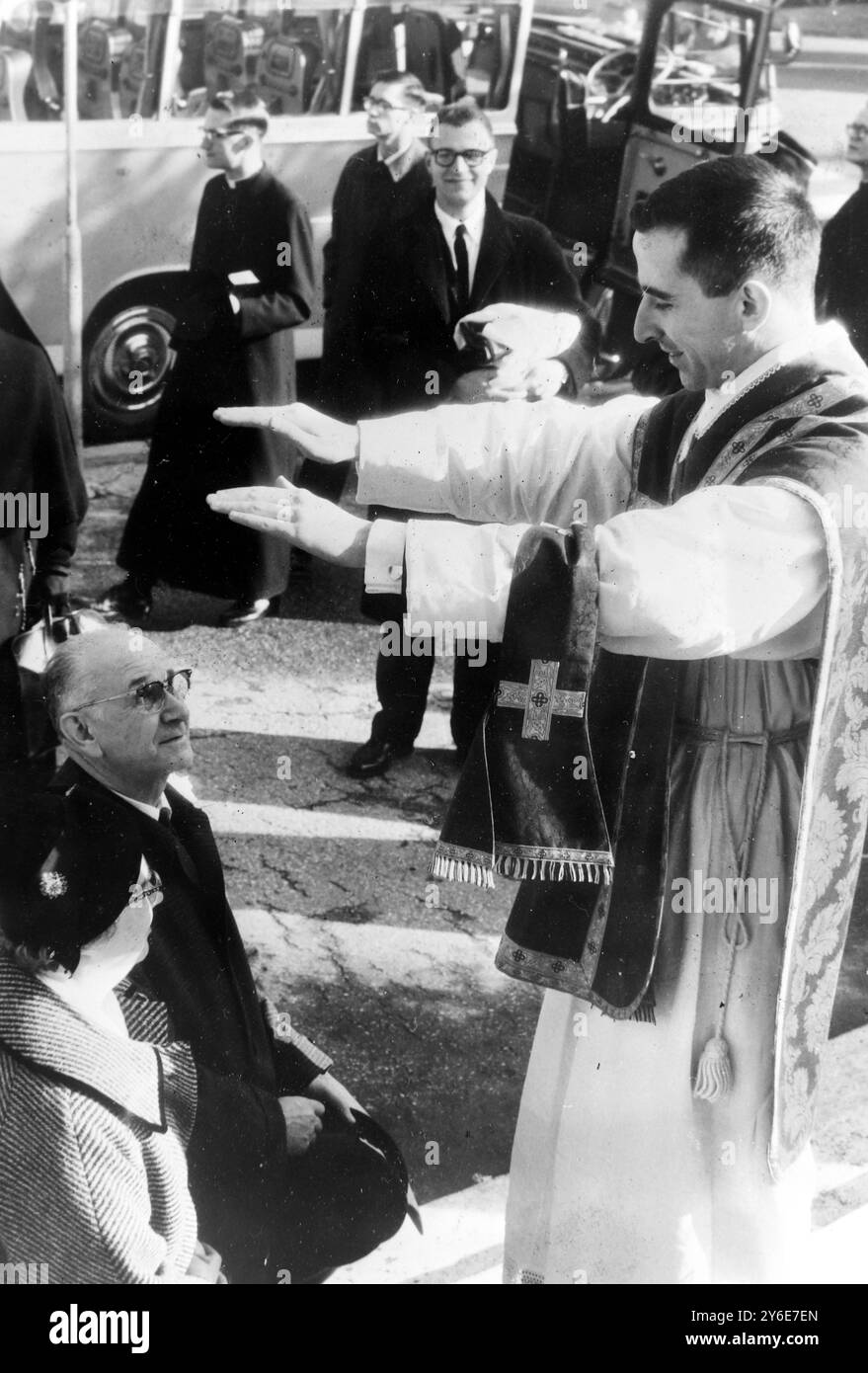RELIGION - KEVIN RICKER WITH PARENTS AFTER ORDINATION - 20 DECEMBER ...