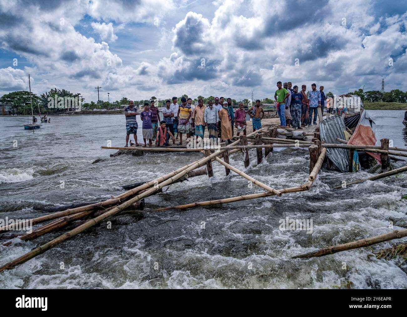 West Tootpara, Khulna, Bangladesh. 24th Sep, 2024. More than half a hundred villages were flooded after the river dam broke in the Satkhira district of the southern coast of Bangladesh. Thousands of people have become waterlogged. Thousands of acres of crops and fish enclosures were swept away by the flood waters. (Credit Image: © Md Harun Or Rashid/ZUMA Press Wire) EDITORIAL USAGE ONLY! Not for Commercial USAGE! Stock Photo