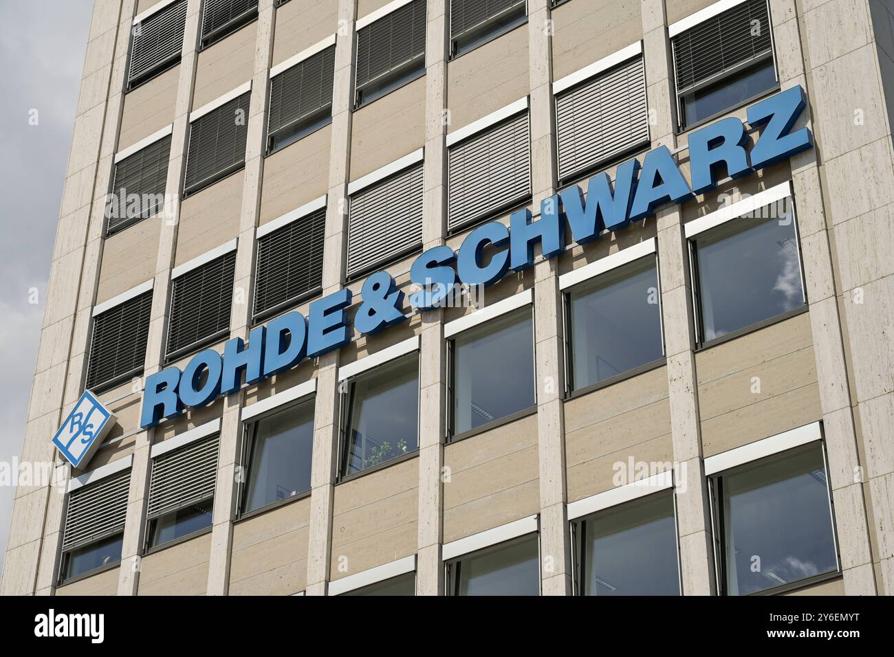 Werbung Rohde & Schwarz, Ernst-Reuter-Platz, Charlottenburg, Berlin, Deutschland Stock Photo