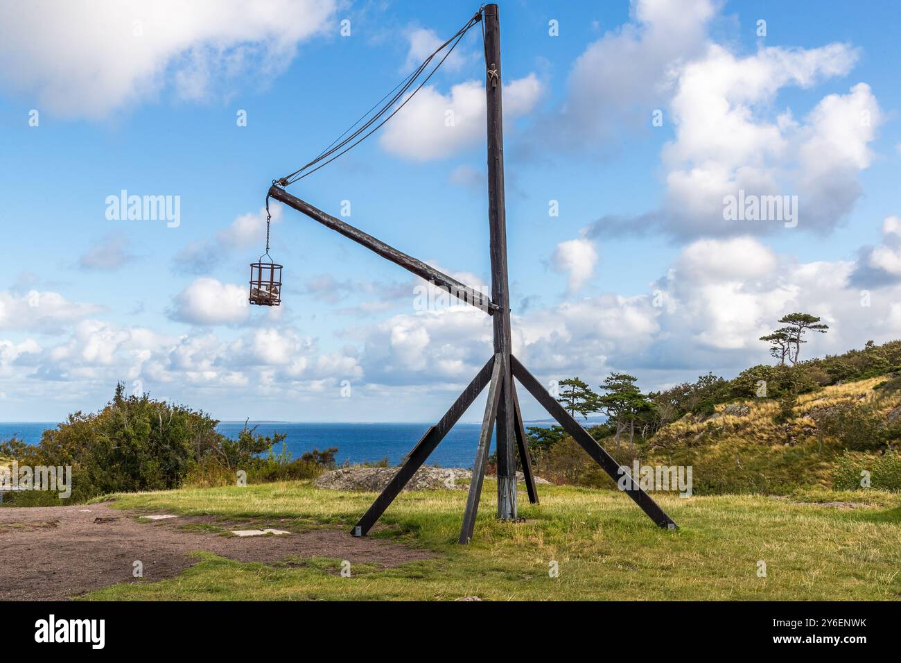 At Kullen lighthouse there is also a replica of a beacon in the form of a wooden frame with a metal basket in which a fire was lit. At the tip of the Kullaberg peninsula stands the Kullens fyr lighthouse. Italienska vägen, Höganäs kommun, Skåne, Skåne, Sweden Stock Photo