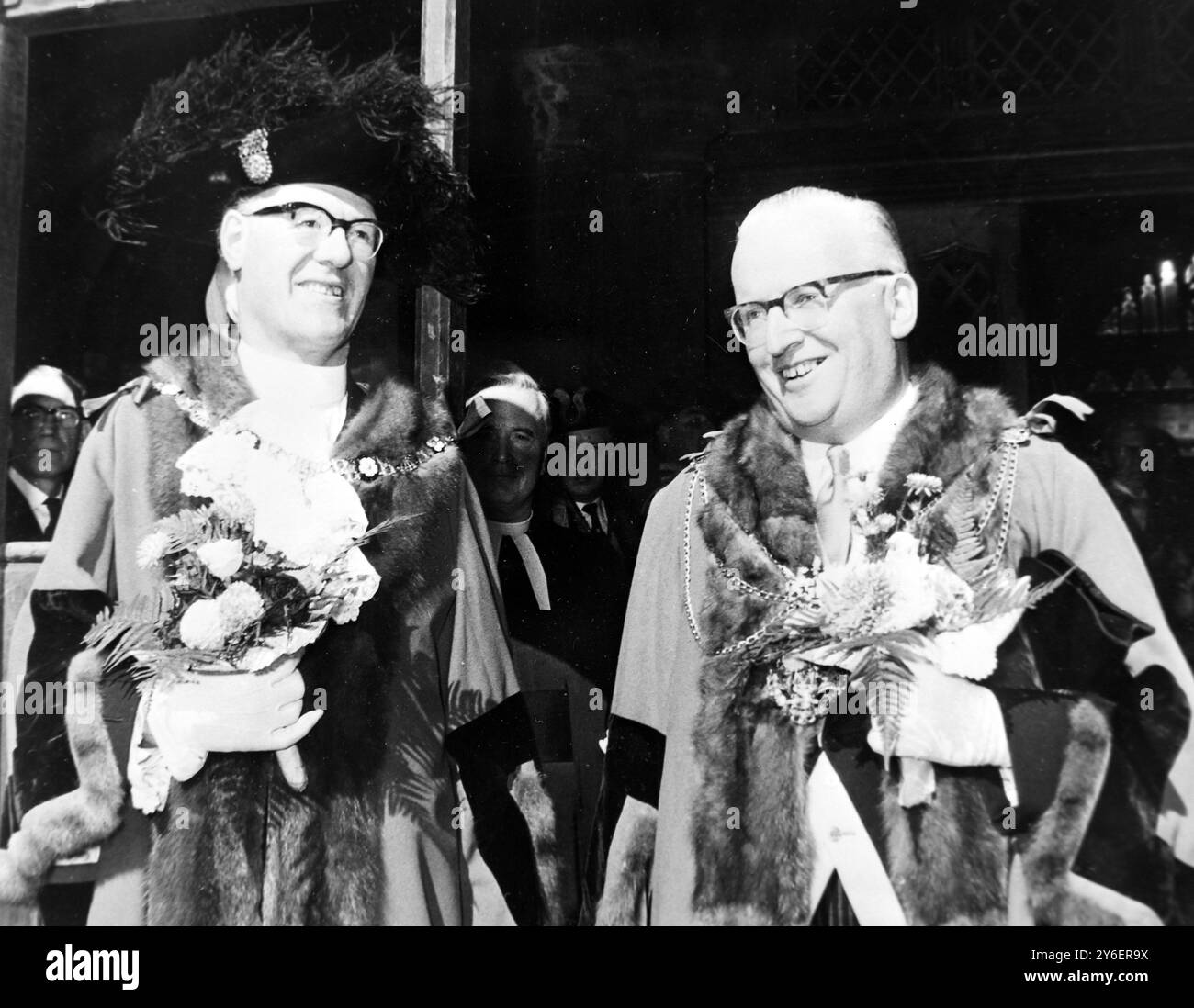FREDERICK HOARE WITH NEW LORD MAYOR RALPH PERRING / ; 29 SEPTEMBER 1962 ...