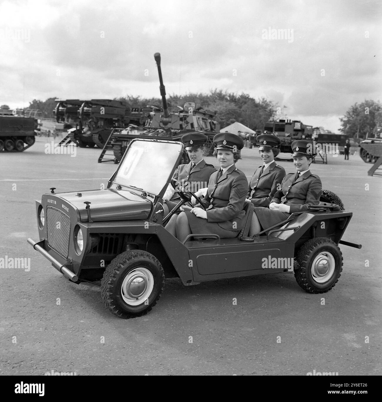 Women in military 1962 hi-res stock photography and images - Alamy
