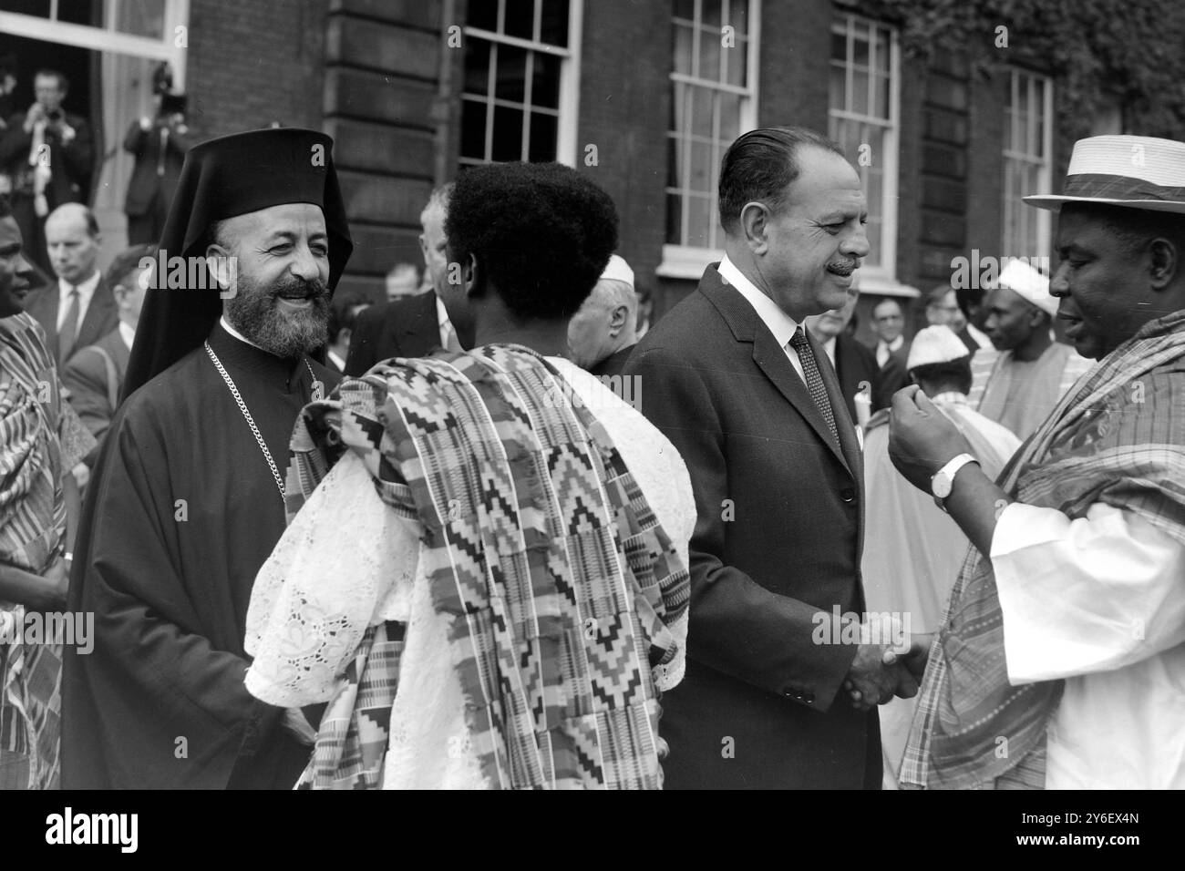 PRESIDENT AYUB KHAN WITH ARCHBISHOP MAKARIOS AT MARLBOROUGH HOUSE IN LONDON  /  ;  10 SEPTEMBER 1962 Stock Photo