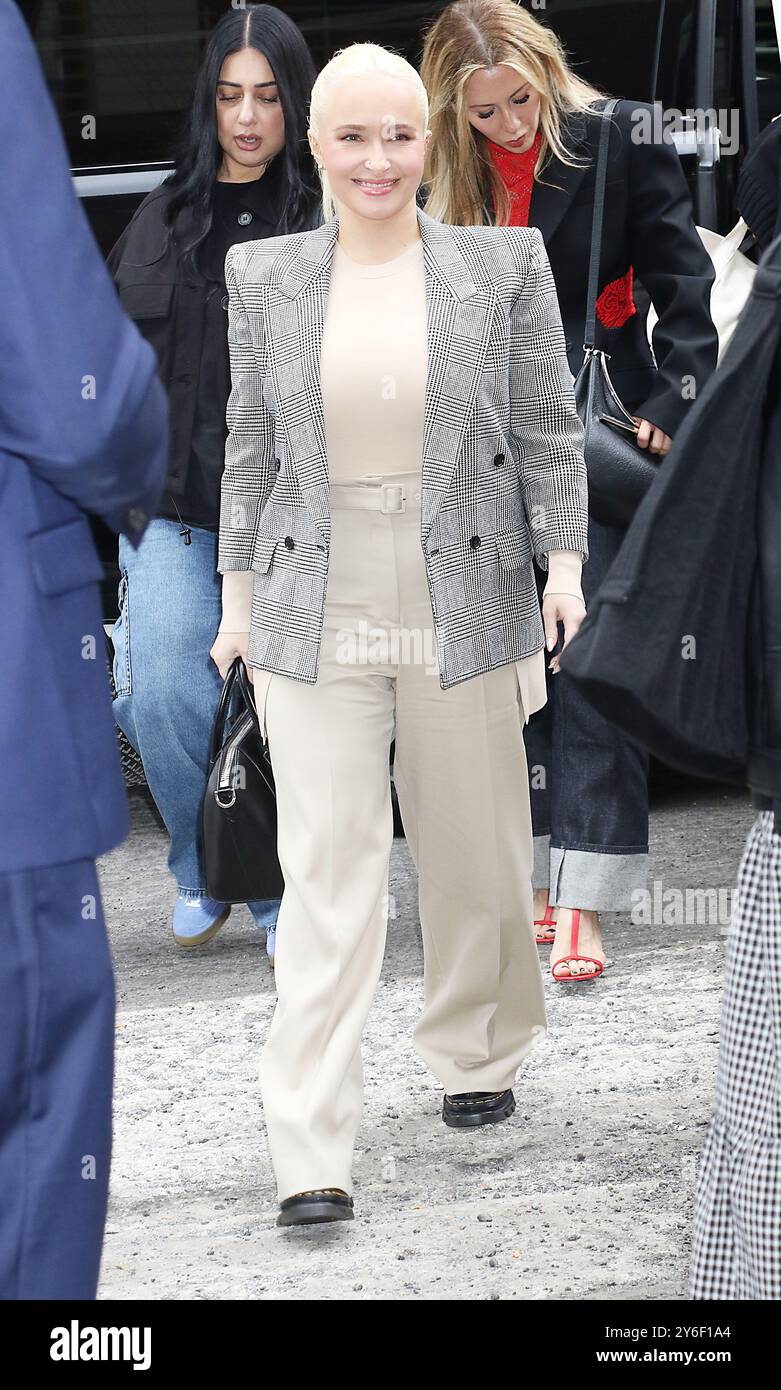 NEW YORK, NY- SEPTEMBER 24: Hayden Panettiere seen at The Drew Barrymore  Show on September 24, 2024 in New York City. Credit: RW/MediaPunch Stock  Photo - Alamy, image size:781x1390