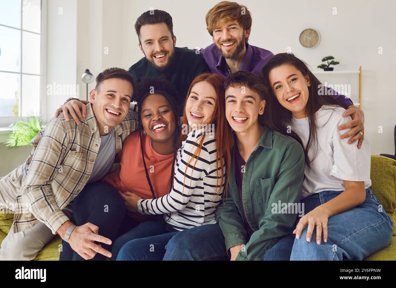 Best friends hanging out together hi-res stock photography and images ...