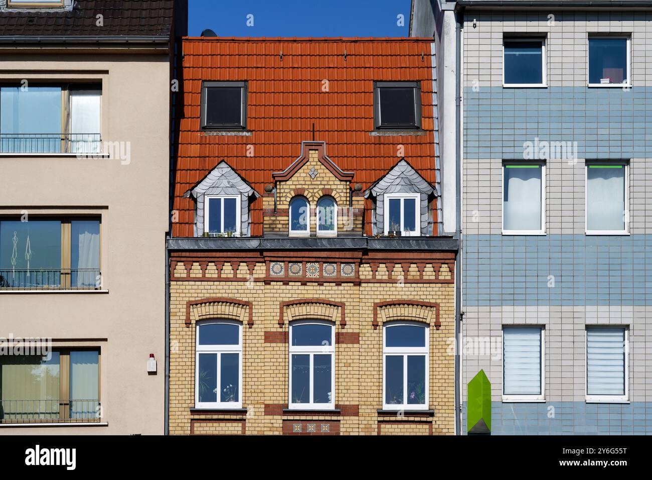 Yellow and red brick hi-res stock photography and images - Alamy