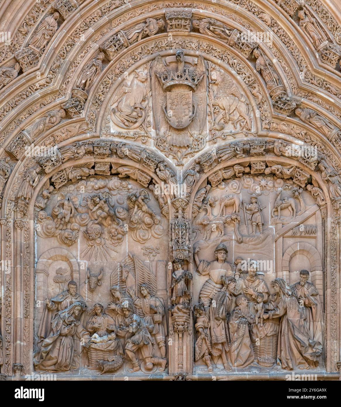 Portada Renacimiento plateresco de la fachada oeste de la Catedral de Salamanca Stock Photo