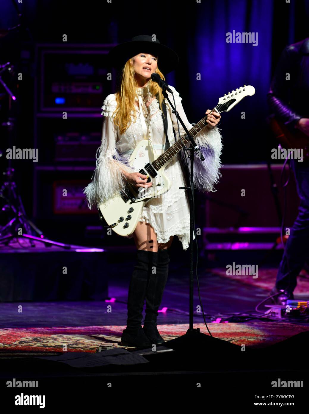 Hollywood, Florida, USA. 24th Sep, 2024. Singer/songwriter Jewel in concert at Hard Rock Live at Seminole Hard Rock Hotel & Casino Hollywood in Hollywood on September 24, 2024 in Hollywood, Florida. Credit: Mpi10/Media Punch/Alamy Live News Stock Photo