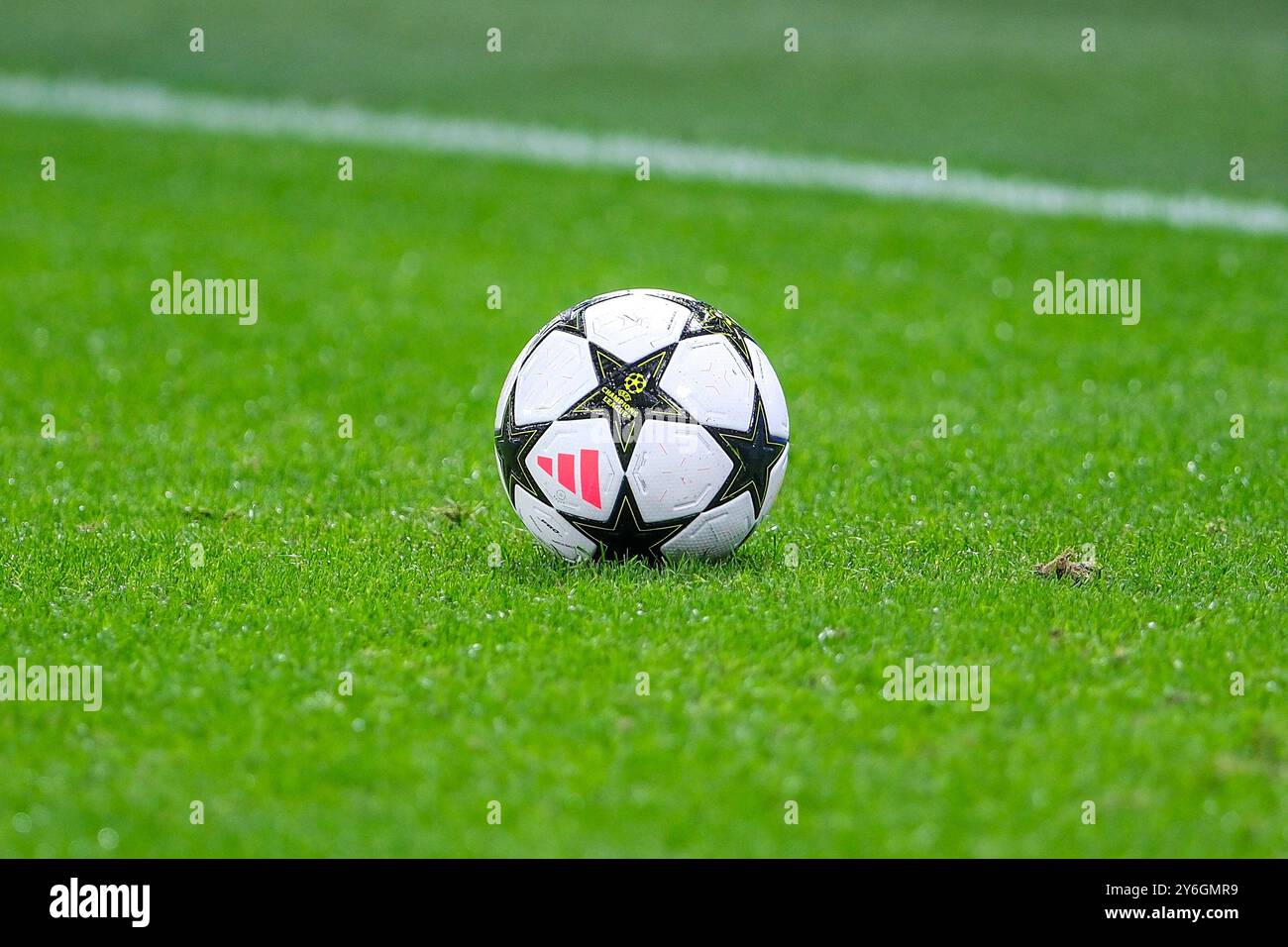 UEFA CHAMPIONS LEAGUE 2025 26 MATCH BALL visual data 7