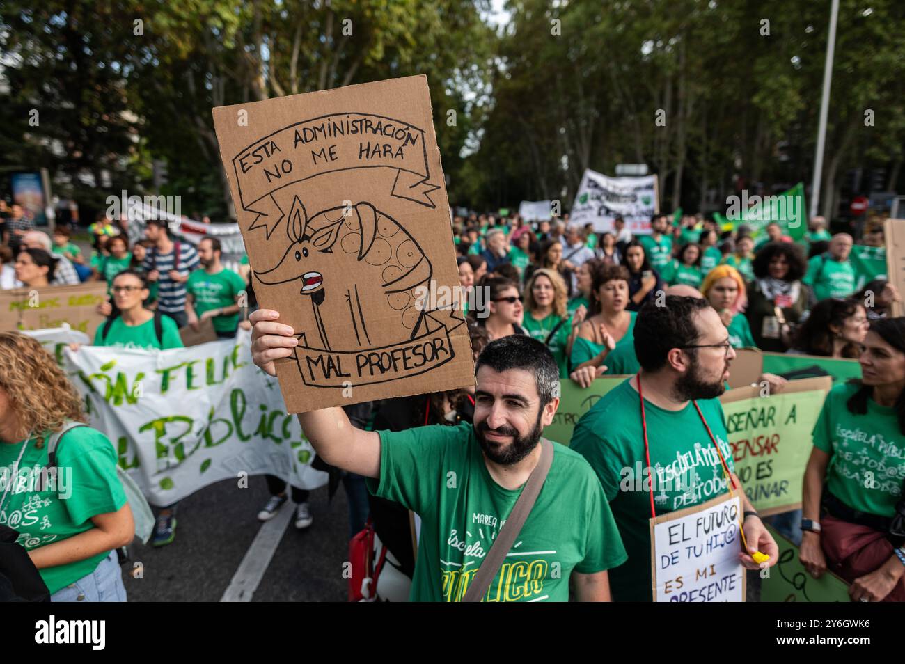 Madrid, Spain. 25th Sep, 2024. Teachers carrying placards protesting during a demonstration. Teachers have taken to the streets to protest and demand better working conditions. Credit: Marcos del Mazo/Alamy Live News Stock Photo